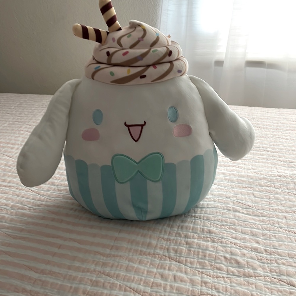 Cinnamon roll squish, mellow cute fun little toy for kids and adults